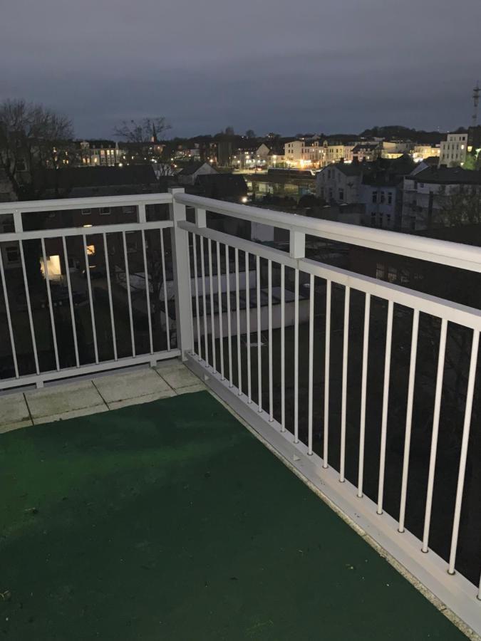 Sudstadt-Fewo Mit Grossem Balkon Nahe City Und Meer - Uber Den Dachern Von Whv Wilhelmshaven Extérieur photo